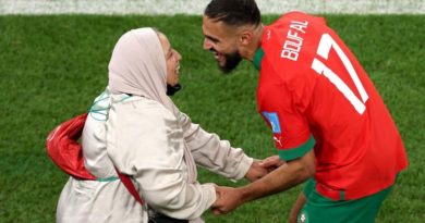 Boufal dances with his mother at Qatar World Cup 2022
